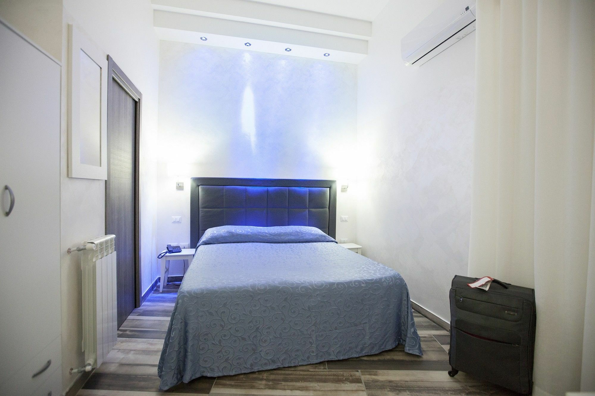 Napoli Garibaldi Square Bed & Breakfast Bagian luar foto